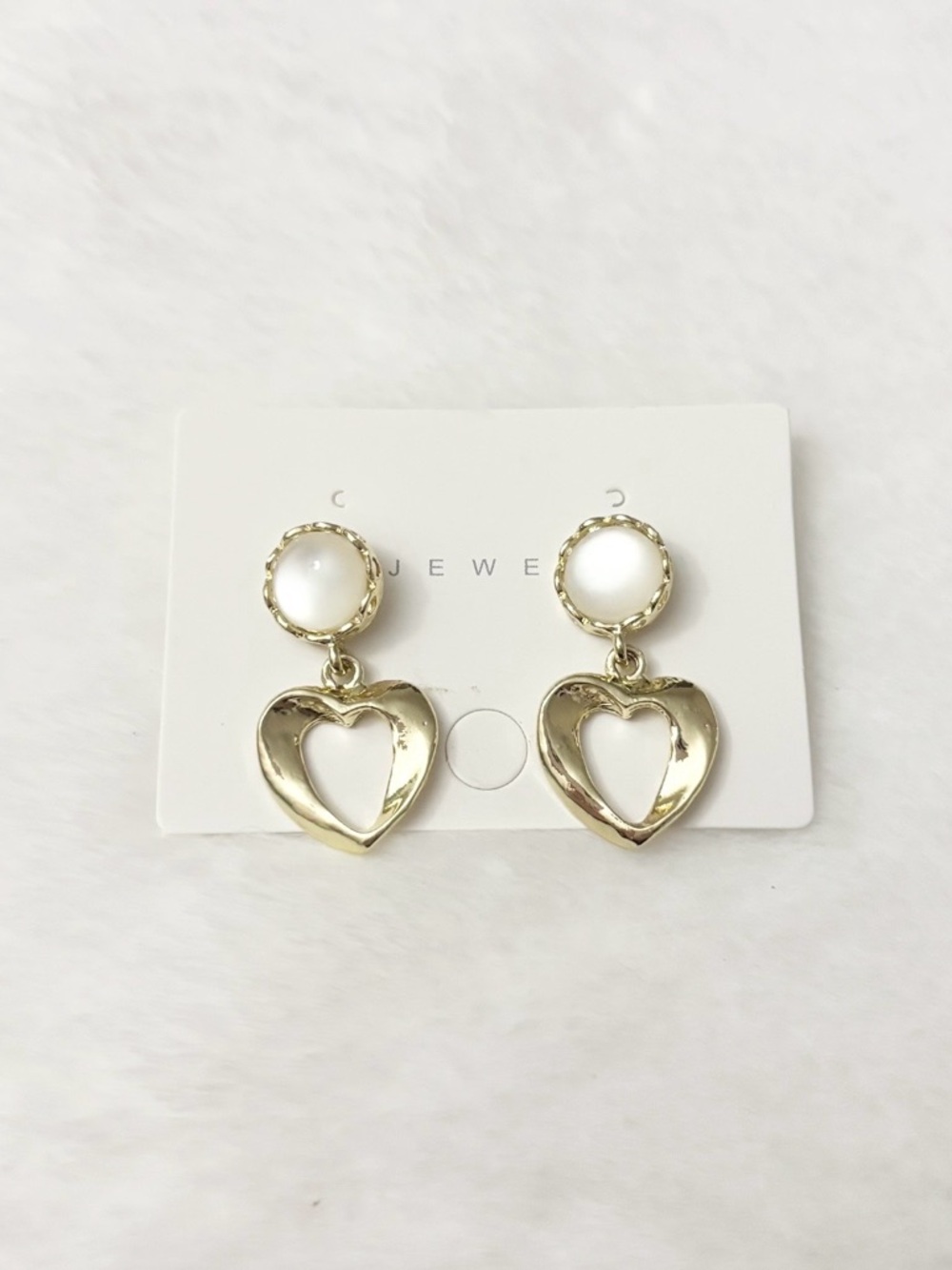 5/$15 🩷 MUST BUNDLE NWT Gold Heart Drop Earrings with White Enamel Accent